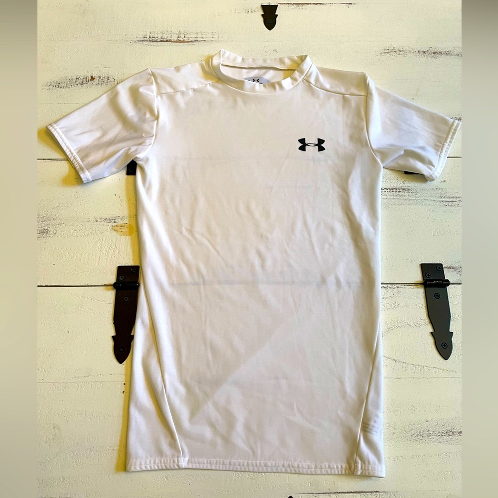 Boys white under t shirt.    Size medium